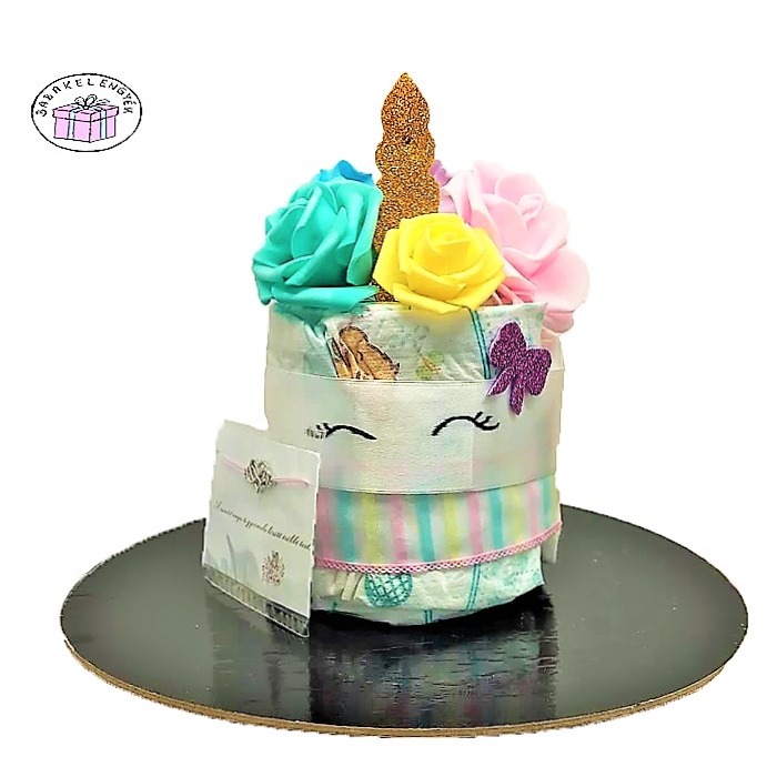 Mini unikornis karkötős pelenkatorta 2